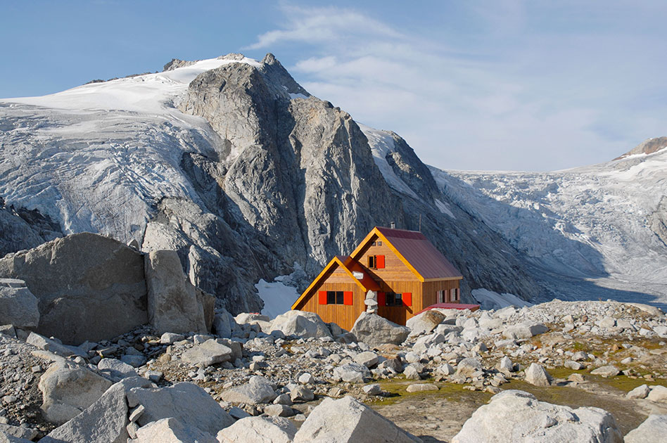 Alpine rock climbing at the Durrand Glacier